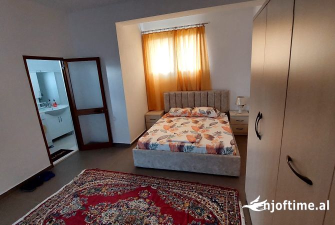 Shtepi me qera Shtepi Private ne Tirane, 3+1, Mobilimi E mobiluar, Pagesa 300  Euro.