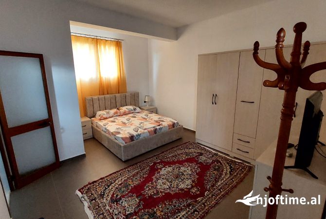 Shtepi me qera Shtepi Private ne Tirane, 3+1, Mobilimi E mobiluar, Pagesa 300  Euro.