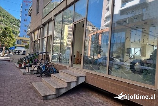 Ambient biznesi me qera 1+1 ne Lezhe - 200,000 Leke