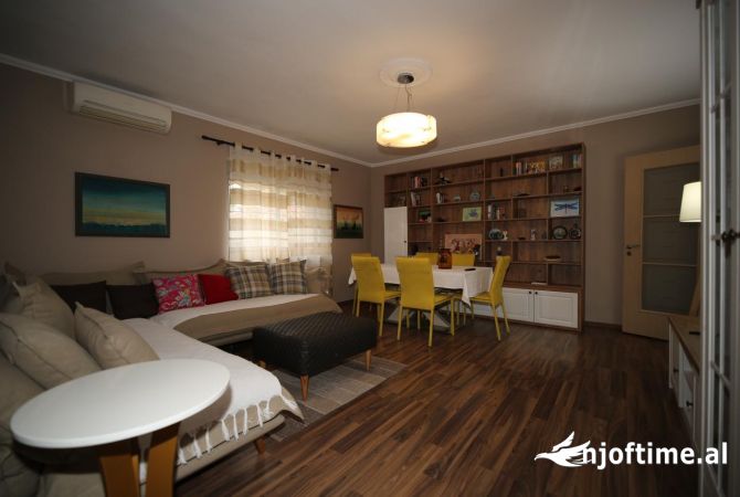 Shtepi me qera 2+1 ne Tirane - 70,000 Leke