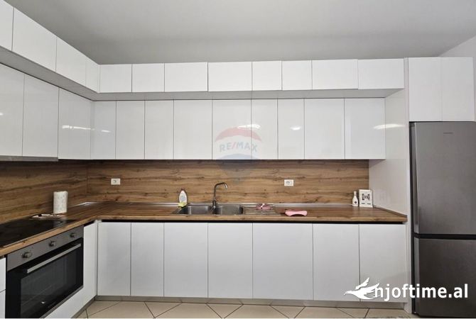 Shtepi me qera Apartament ne Tirane, 2+1, Mobilimi E mobiluar, Pagesa 800  Euro.