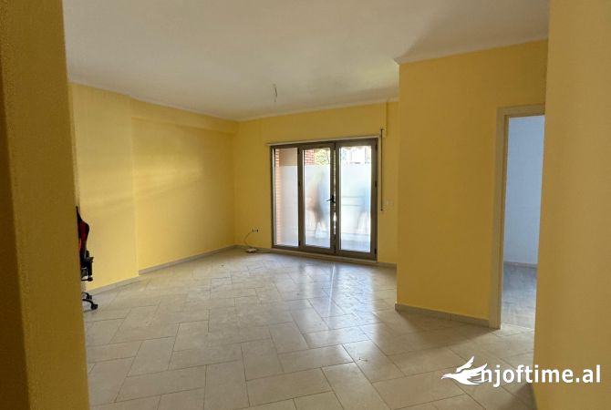 Shtepi me qera 2+1 ne Tirane - 800 Euro