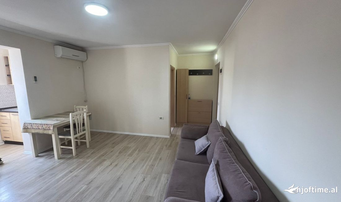 Shtepi ne shitje Apartament ne Tirane, 1+1, Mobilimi E mobiluar, Pagesa 73,000  Euro.