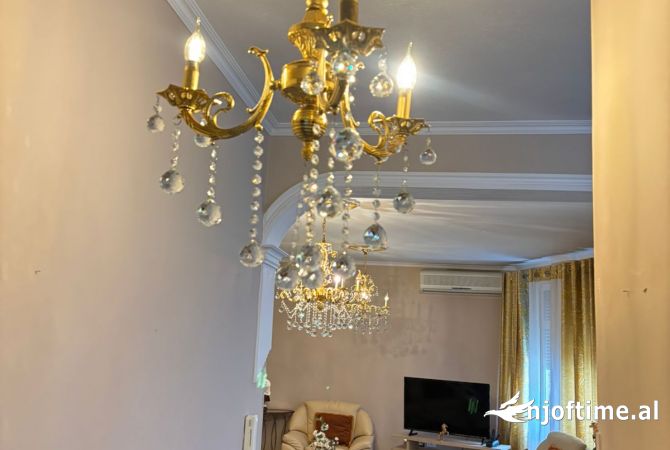 Shtepi me qera Apartament ne Tirane, 2+1, Mobilimi E mobiluar, Pagesa 700  Euro.