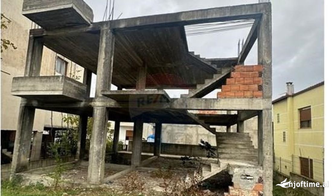 Shtepi ne shitje Shtepi Private ne Tirane, 6+1, Mobilimi Bosh, pa mobiluar, Pagesa 140,000  Euro.