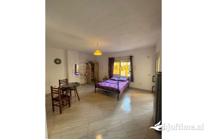 Shtepi ne shitje Apartament ne Durres, Garsoniere, Mobilimi E mobiluar, Pagesa 50,000  Euro.