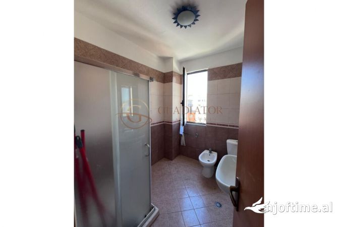 Shtepi ne shitje Apartament ne Durres, 3+1, Mobilimi Bosh, pa mobiluar, Pagesa 290,000  Euro.