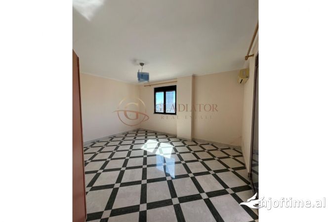 Shtepi ne shitje Apartament ne Durres, 3+1, Mobilimi Bosh, pa mobiluar, Pagesa 290,000  Euro.