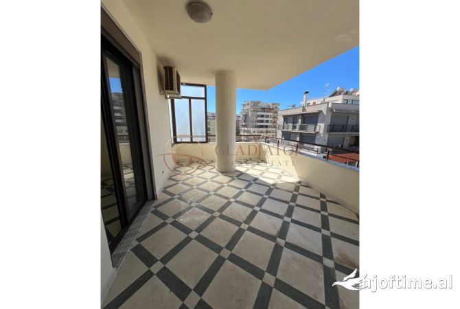 Shtepi ne shitje Apartament ne Durres, 3+1, Mobilimi Bosh, pa mobiluar, Pagesa 290,000  Euro.