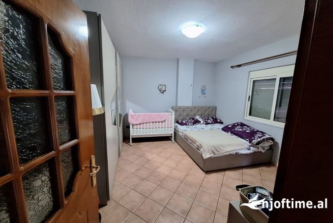 Shtepi ne shitje Apartament ne Durres, 3+1, Mobilimi E mobiluar, Pagesa 230,000  Euro.