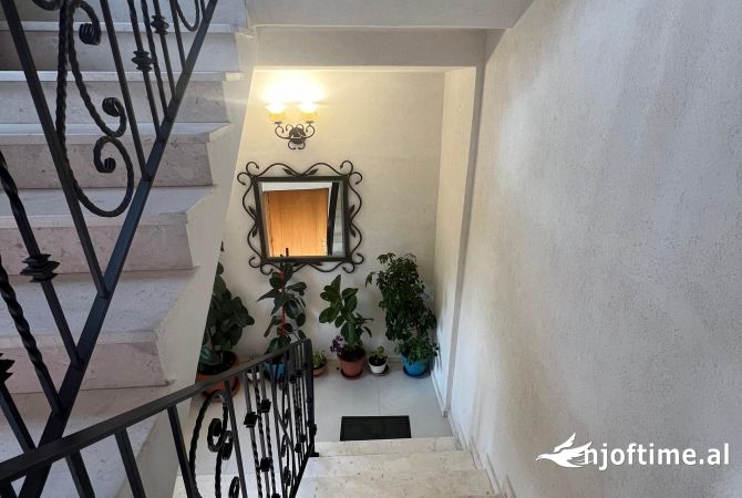 Shtepi ne shitje Shtepi Private ne Durres, 7+1, Mobilimi E mobiluar, Pagesa 450,000  Euro.