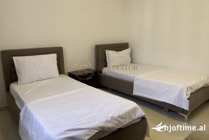 Shtepi ne shitje Papafingo(kati i catise) ne Sarande, 2+1, Mobilimi E mobiluar, Pagesa 360,000  Euro.