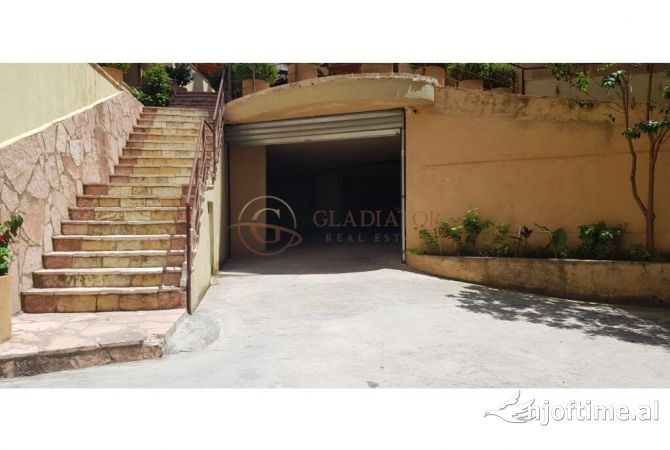 Shtepi ne shitje Papafingo(kati i catise) ne Sarande, 2+1, Mobilimi E mobiluar, Pagesa 360,000  Euro.