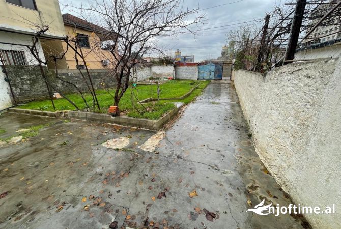 Ambient biznesi me qera  ne Tirane - 300 Euro