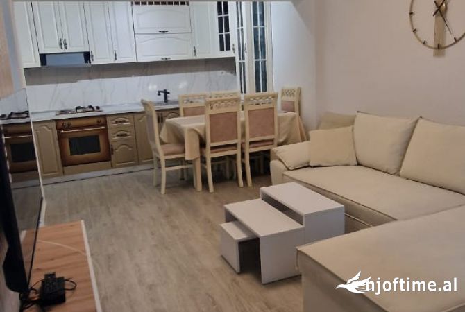 Shtepi me qera 2+1 ne Tirane - 60,000 Leke