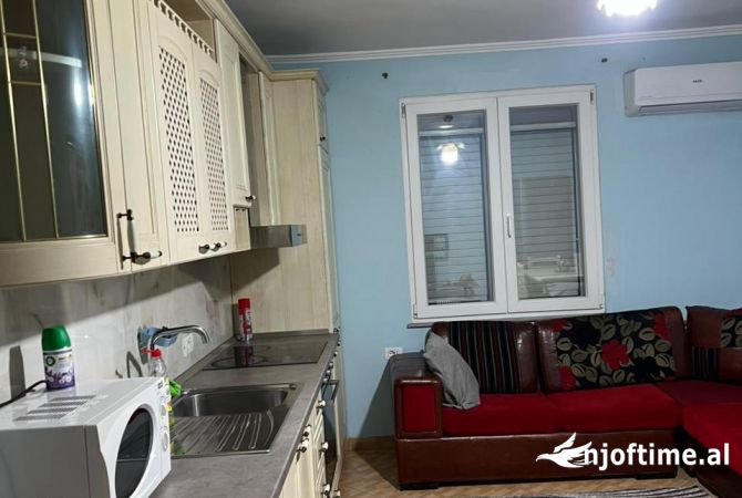 Shtepi me qera Apartament ne Tirane, 2+1, Mobilimi E mobiluar, Pagesa 50,000  Leke.