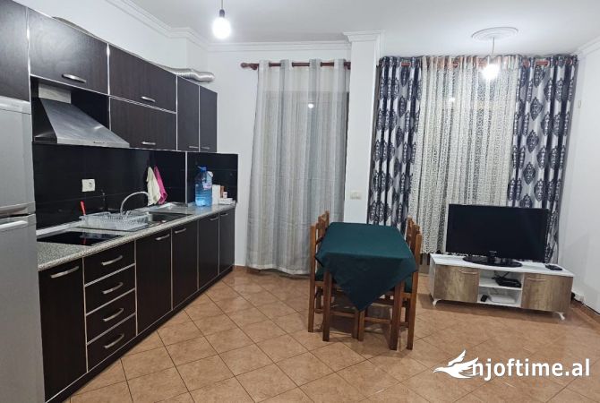 Shtepi me qera 1+1 ne Tirane - 40,000 Leke