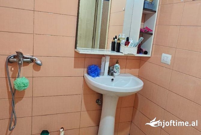 Shtepi me qera Apartament ne Tirane, 1+1, Mobilimi E mobiluar, Pagesa 40,000  Leke.