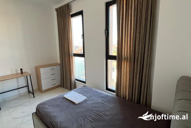 Shtepi me qera Apartament ne Tirane, 2+1, Mobilimi E mobiluar, Pagesa 550  Euro.