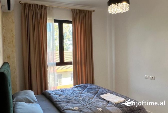 Shtepi me qera Apartament ne Tirane, 2+1, Mobilimi E mobiluar, Pagesa 550  Euro.