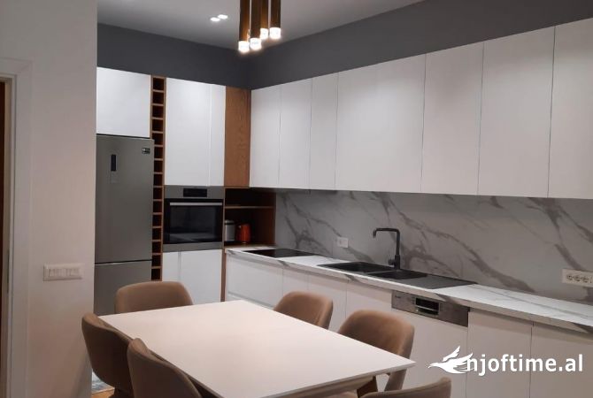 Shtepi me qera 3+1 ne Tirane - 1,651 Euro