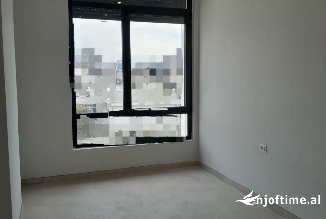 Ambient biznesi me qera 3+1 ne Tirane - 800 Euro