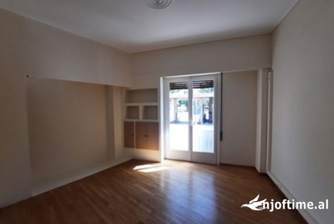 Shtepi me qera 2+1 ne Tirane - 350 Euro