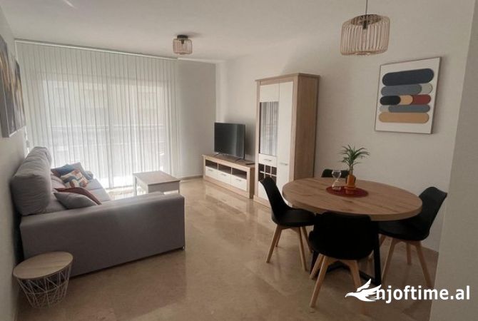 Shtepi me qera 2+1 ne Tirane - 700 Euro