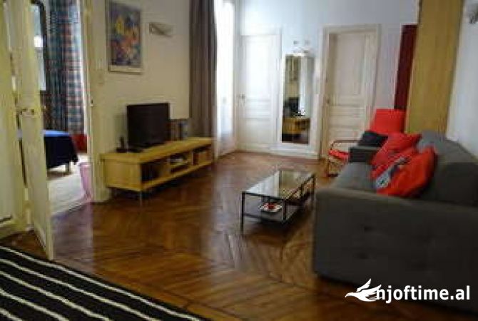 Shtepi me qera 2+1 ne Tirane - 650 Euro