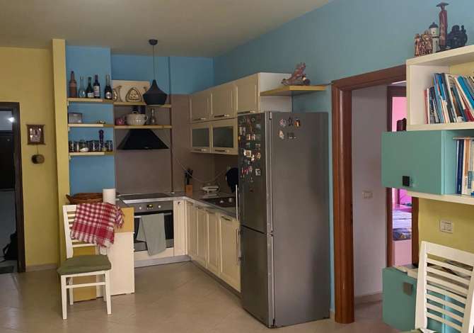 Shtepi ne shitje Apartament ne Tirane, 2+1, Mobilimi E mobiluar, Pagesa 135,000  Euro.