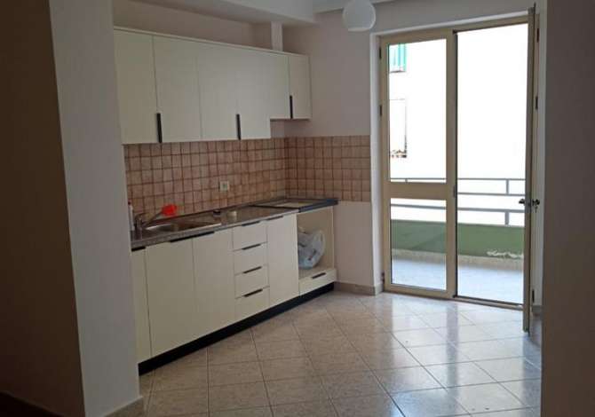 Ambient biznesi me qera 3+1 ne Tirane - 450 Euro