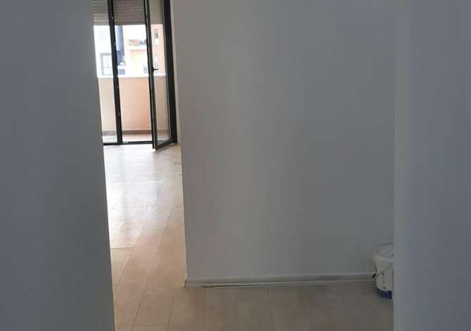 Zyre me qera tek Kompleksi Zirkon (ID BZ2373) Tirane.