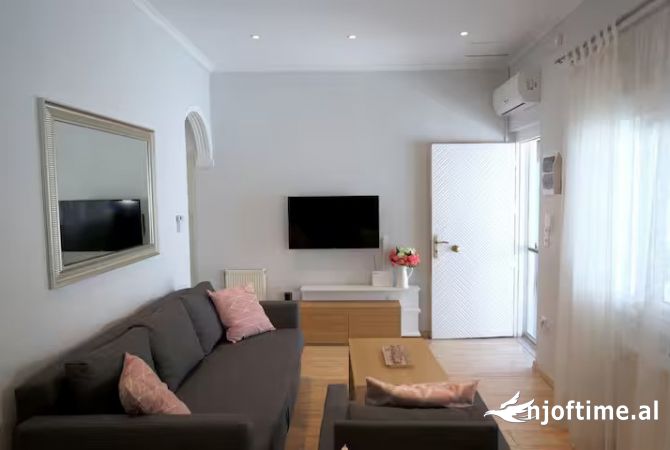 Shtepi me qera 1+1 ne Tirane - 380 Euro