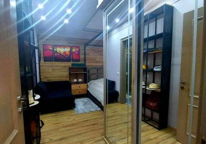 Shtepi me qera Apartament ne Tirane, 1+1, Mobilimi E mobiluar, Pagesa 1,100  Euro.