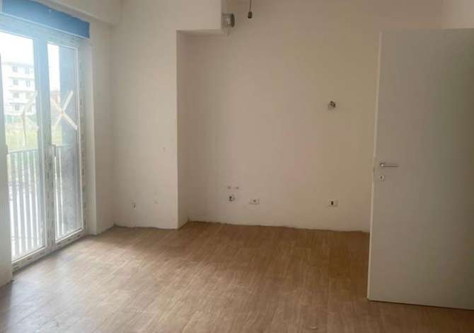 Ambient biznesi me qera 3+1 ne Tirane - 300 Euro