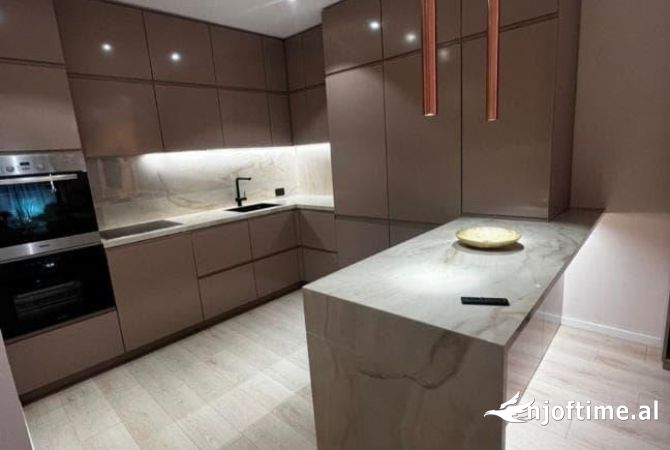 Shtepi me qera Apartament ne Tirane, 2+1, Mobilimi E mobiluar, Pagesa 1,800  Euro.