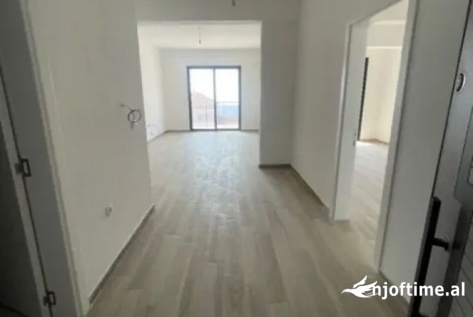Ambient biznesi me qera 3+1 ne Tirane - 750 Euro