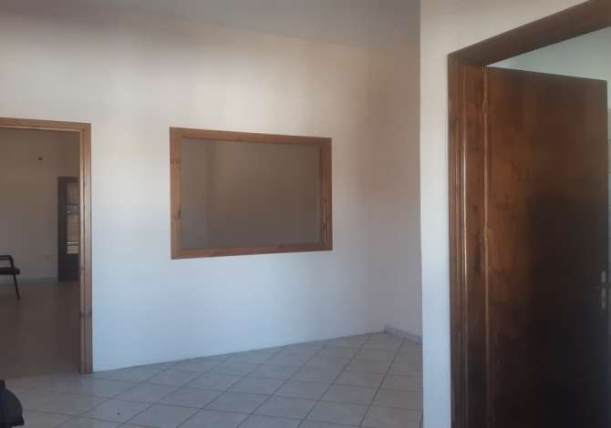 Ambient biznesi me qera 3+1 ne Tirane - 1,300 Euro