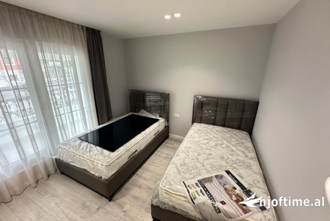 Shtepi me qera Vila Luksoze ne Tirane, 3+1, Mobilimi E mobiluar, Pagesa 3,000  Euro.