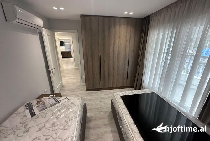 Shtepi me qera Vila Luksoze ne Tirane, 3+1, Mobilimi E mobiluar, Pagesa 3,000  Euro.