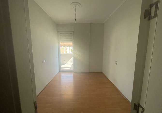 Ambient biznesi me qera 3+1 ne Tirane - 500 Euro