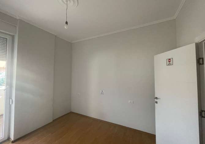 Zyre me qera 1+1 prane 21 Dhjetorit (ID BZ2404) Tirane