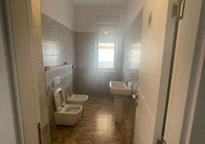 Zyre me qera 1+1 prane 21 Dhjetorit (ID BZ2404) Tirane