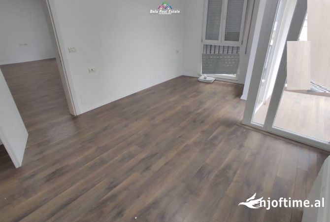 Zyre me qera 2+1 Tek Komuna e Parisit (ID BZ2406) Tirane.