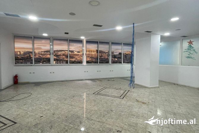 Ambient biznesi me qera 3+1 ne Tirane - 4,000 Euro