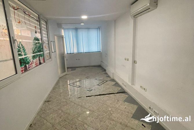 Ambient biznesi me qera 3+1 ne Tirane - 4,000 Euro