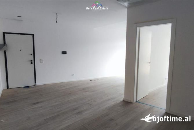 Ambient biznesi me qera 3+1 ne Tirane - 1,300 Euro