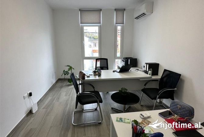 Ambient biznesi me qera 3+1 ne Tirane - 450 Euro