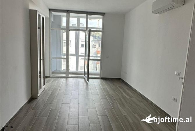 Ambient biznesi me qera 3+1 ne Tirane - 450 Euro