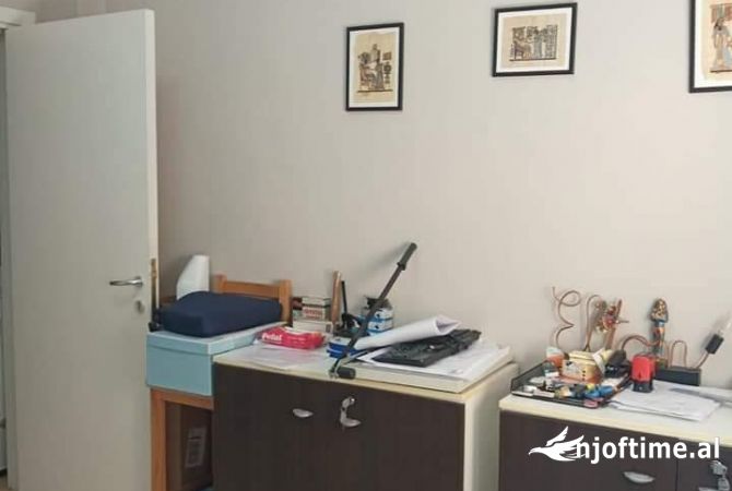 Ambient biznesi me qera 3+1 ne Tirane - 1,400 Euro